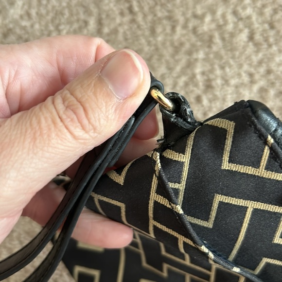 Tommy Hilfiger Wristlet - Picture 4 of 6